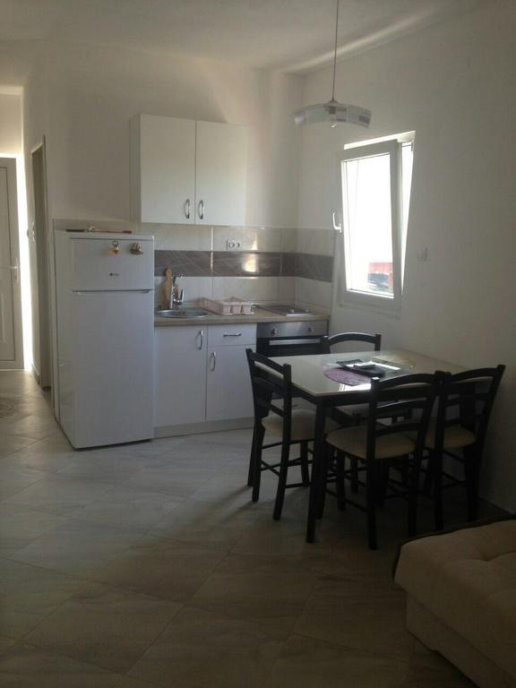 Apartmani Roganovic ルスティサ エクステリア 写真